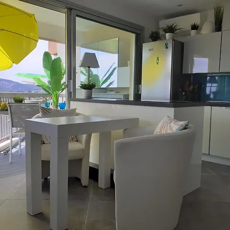 Studio Climatise Avec Petite Vue Mer