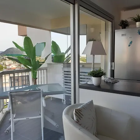 Studio Climatise Avec Petite Vue Mer *